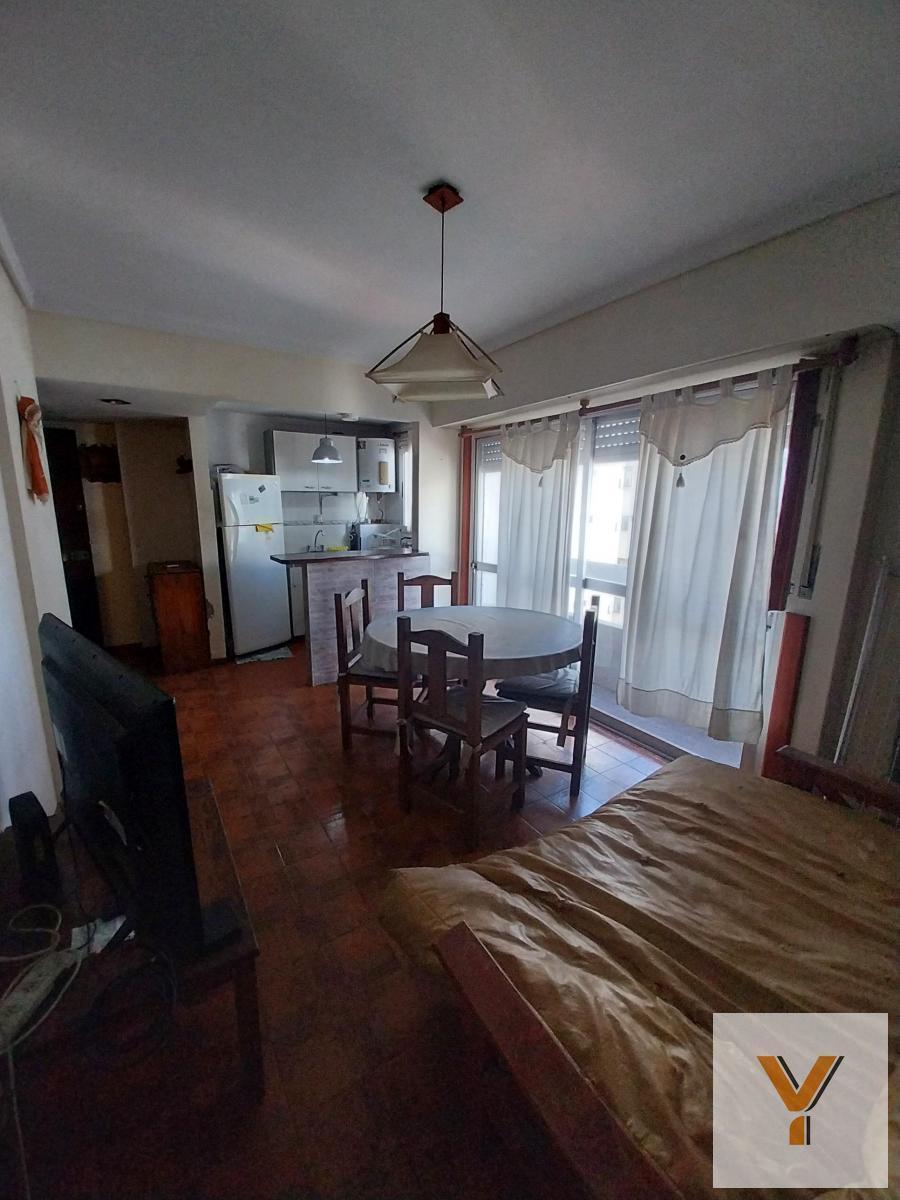 Depto 2 amb, 34m² con balcón — Chacabuco y Catamarca