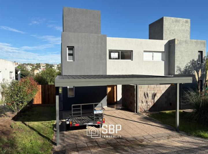 Casa · 190m² · 9 Ambientes · 2 Cocheras