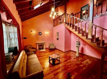 Casa · 169m² · 4 Ambientes · 1 Cochera · Venta Casa Chalet con Pileta y Patio Quilmes Oeste