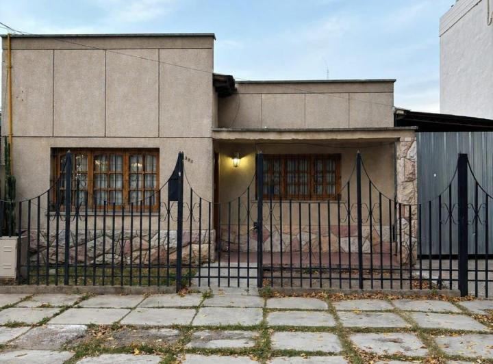 Casa · 301m² · 4 Ambientes · 1 Cochera