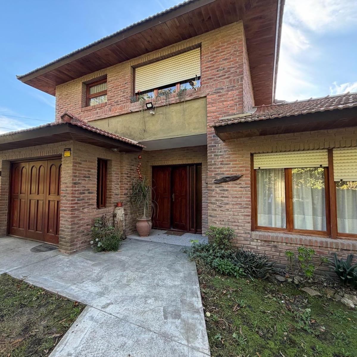 Chalet en Barrio Bosque Grande, 611m², 5 amb, 4 dorm, 2 baños, garage doble
