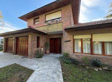 Casa · 232m² · 5 Ambientes · 4 Cocheras · Casa - Bosque Alegre