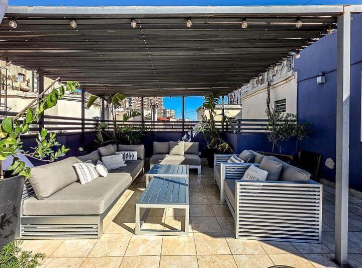 Excelente Semipiso Al Frente con Terraza de 120 m y Quincho en La Mejor Zona de Recoleta.