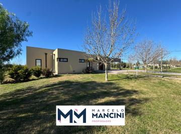 Casa · 320m² · 5 Ambientes · 3 Cocheras · Casa en Barrio Fincas de San Vicente a La Venta