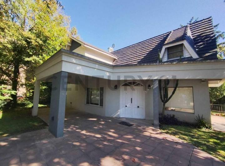 Casa · 300m² · 6 Ambientes · 1 Cochera
