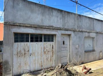 Casa de 4 ambientes, San Lorenzo · Casa Tres Habitaciones y Cochera