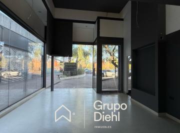Local comercial · 130m² · 4 Ambientes · Locales/oficinas en Alquiler, en Punto Oeste Mall, Sobre Av Recta Martinolli, Zona Norte