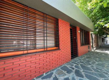 Casa · 132m² · 5 Ambientes · Venta Casa 5 Ambientes con Quincho y Patio. Apto Credito