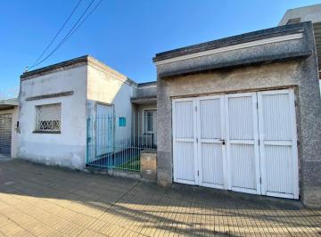 Casa · 112m² · 3 Ambientes · 1 Cochera · Venta Casa 3 Amb. Berazategui Este Apto Crédito Listo Para Habitar