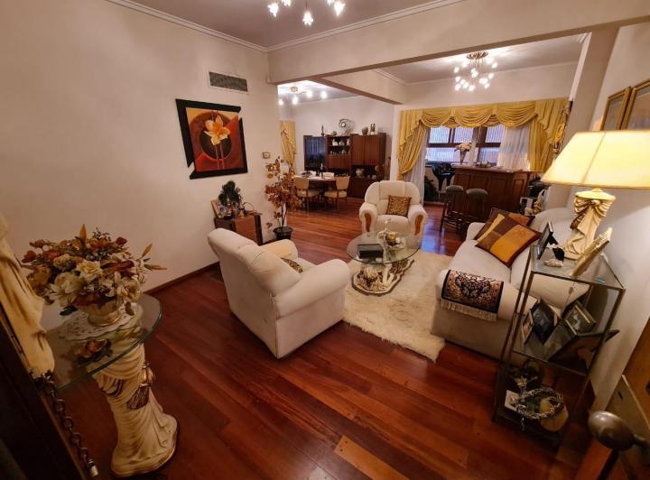 Departamento · 200m² · 5 Ambientes · 1 Cochera