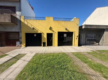Casa · 182m² · 4 Ambientes · 2 Cocheras · Venta Casa 4 Ambientes, con Patio, Quincho, Parrilla, Cochera y Terraza, en Bernal Oeste, Quilmes.