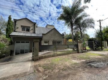 Casa · 195m² · 4 Ambientes · 4 Cocheras · Venta de Casa 4 Ambientes con Pileta y Cochera en El Pato