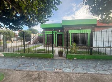Casa · 71m² · 4 Ambientes · 2 Cocheras · Venta de Casa 4 Ambientes, en Quilmes, con Cochera, Ezpeleta, Apto Credito, a Reciclar!
