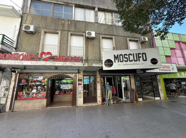 Local comercial · 640m² · 8 Ambientes