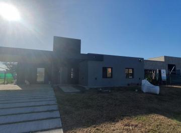 Casa · 136m² · 4 Ambientes · 2 Cocheras · Casa en Venta 3 Dorm. en 7 Soles