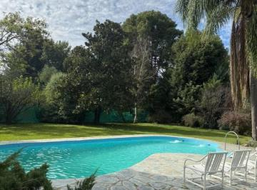 Quinta vacacional · 270m² · 5 Ambientes · 3 Cocheras · San Vicente - Barrio El Pilar - Venta de Casa Quinta 5000 m² Forestados y Parquizados