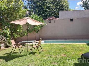 Casa · 260m² · 5 Ambientes · 2 Cocheras · Casa en Venta en Villa Devoto, con Jardin y Piscina