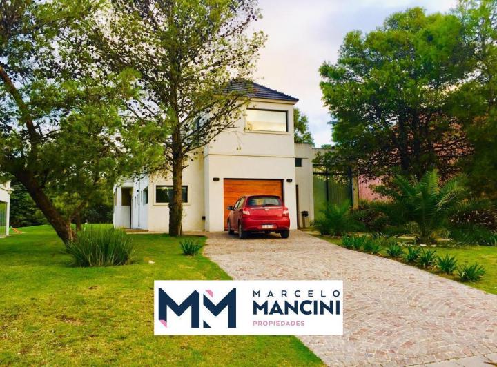 Casa · 214m² · 5 Ambientes · 5 Cocheras