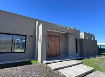 Casa · 121m² · 4 Ambientes · 1 Cochera · Casa en Venta La Quebrada