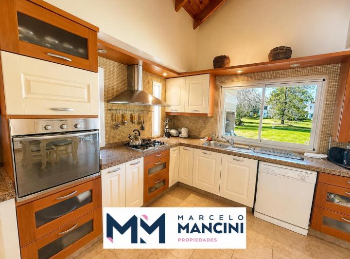 Casa · 370m² · 7 Ambientes · 5 Cocheras