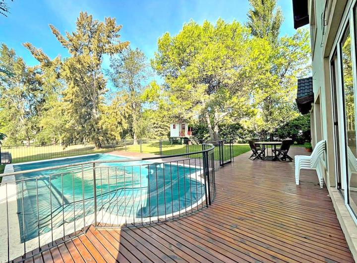 Casa · 305m² · 5 Ambientes · 5 Cocheras