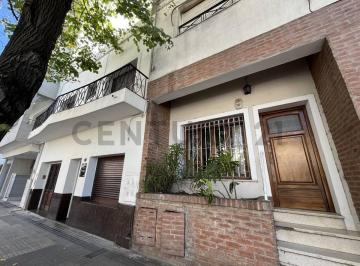 Casa · 242m² · 10 Ambientes · 1 Cochera · Calle 57 Entre Diagonal 74 y Calle 17 Casa con Parque Mas Depto en Venta Lote 300 m La Plata
