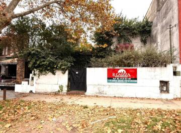 Casa · 130m² · 3 Ambientes · Lote Casa a Refaccionar Castelli 352 Caizza Propiedades