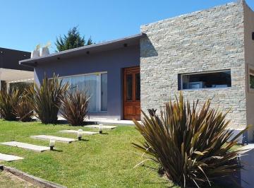 Casa · 180m² · 6 Ambientes · Casa en Venta - 4 Dorm. 2 Baños - Deportivo I