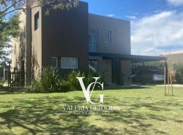 Casa · 200m² · 5 Ambientes · 2 Cocheras · Casa Alquiler Amoblada