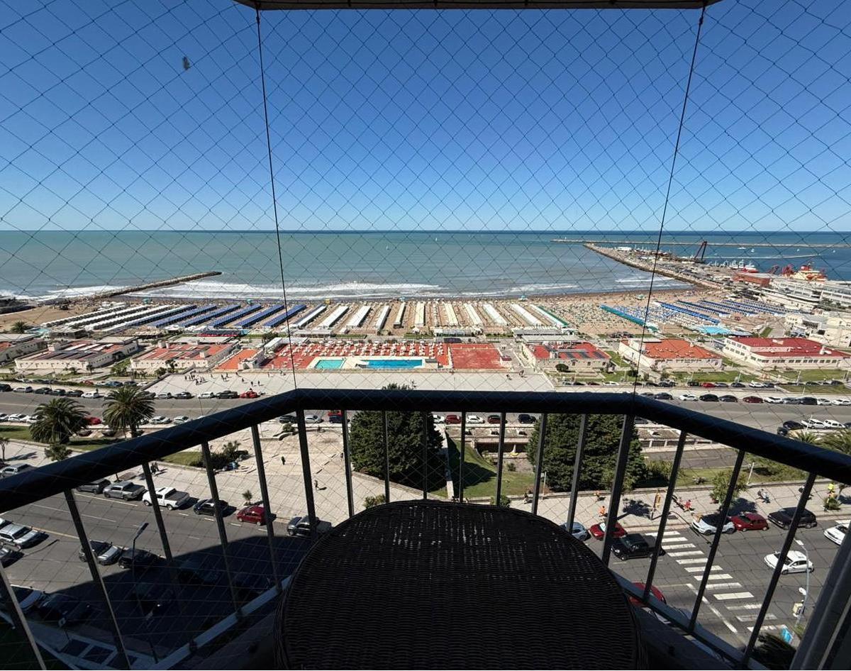 Depto 2 amb amoblado 50m² con cochera y pileta — Playa Grande