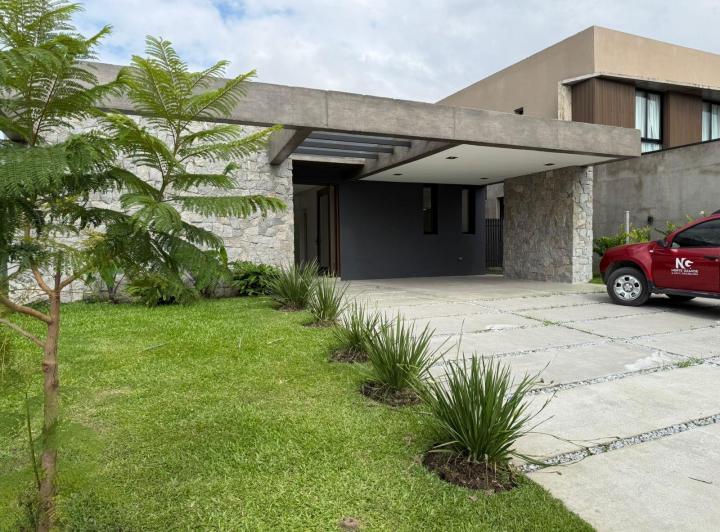 Casa · 32m² · 3 Dormitorios · 2 Cocheras