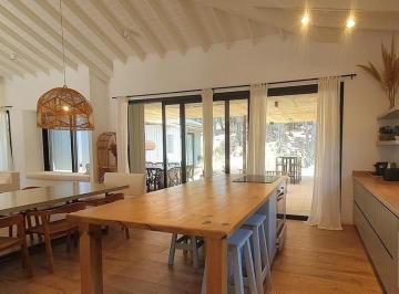 Casa · 293m² · 5 Ambientes · Casa en Venta - 4 Dorm. 3 Baños - Pinamar