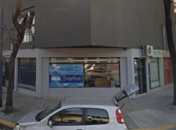 Local comercial , Belgrano · Local en Esquina Frente a Parque