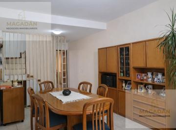 Casa · 74m² · 4 Ambientes · 1 Cochera · Casa de 4 Ambientes en Ramos Mejia - Apta Credito - Acepta Permuta