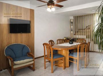 Casa · 74m² · 4 Ambientes · 1 Cochera · Casa de 4 Ambientes en Ramos Mejia - Apta Credito - Acepta Permuta