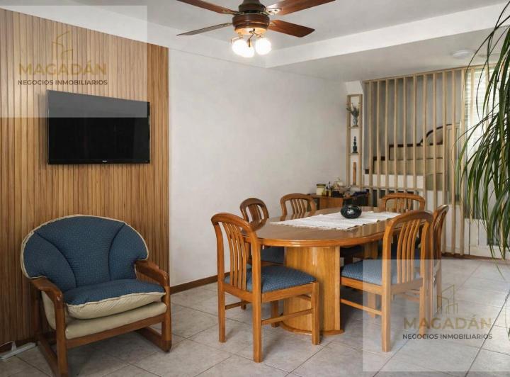 Casa · 74m² · 4 Ambientes · 1 Cochera