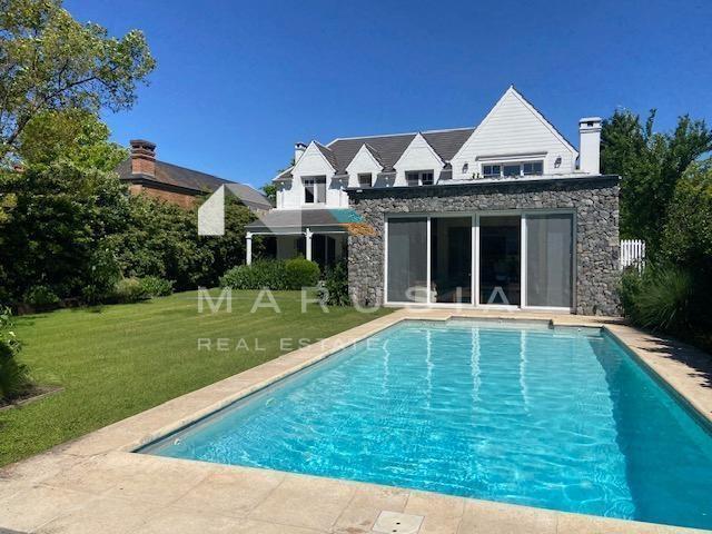 Casa · 455m² · 7 Ambientes · 1 Cochera
