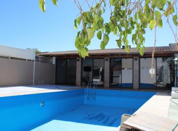Casa de 2 ambientes, Córdoba · Casa 2 Dorm. con Quincho Cerrado, Piscina y Cocheras