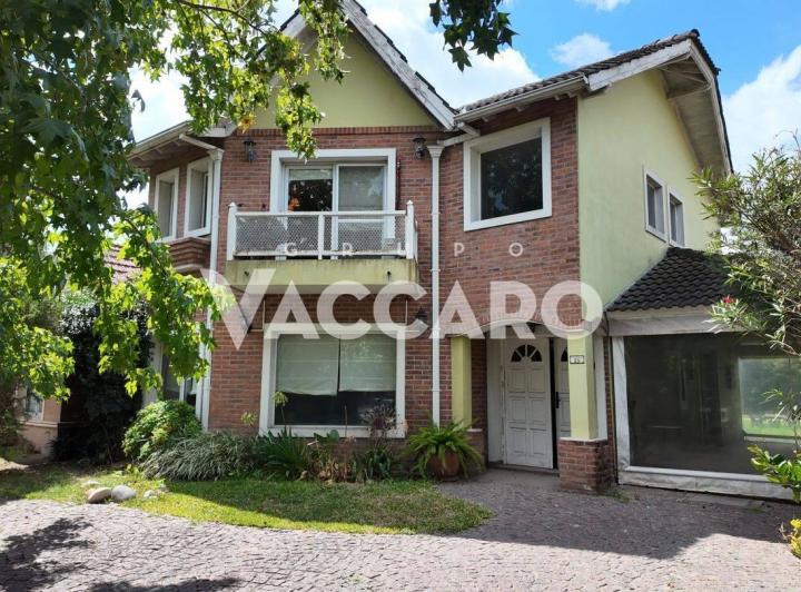 Casa · 176m² · 4 Ambientes · 1 Cochera