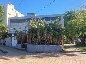 VET-VET-46_2 · Venta de Casa 4 Ambientes a Reciclar con Pileta, La Plata