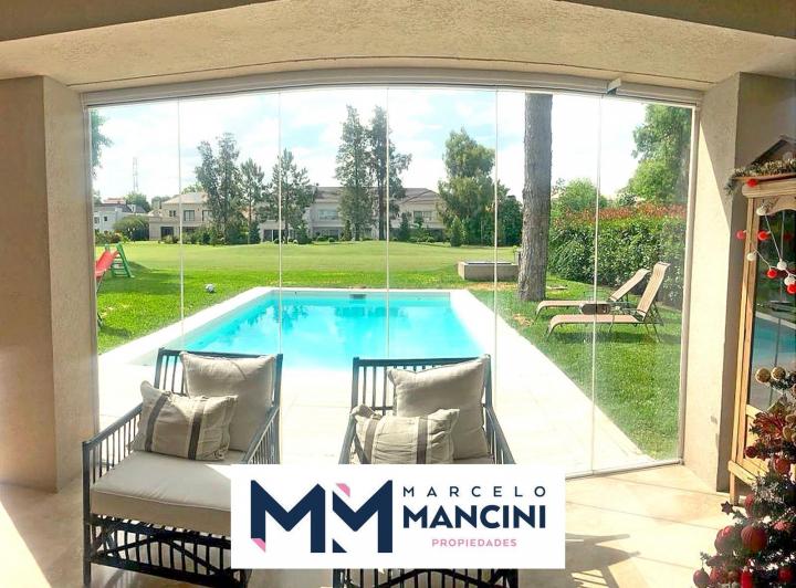 Casa · 430m² · 7 Ambientes · 4 Cocheras