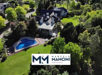 Casa · 900m² · 8 Ambientes · 8 Cocheras · Casa en Saint Thomas Sur