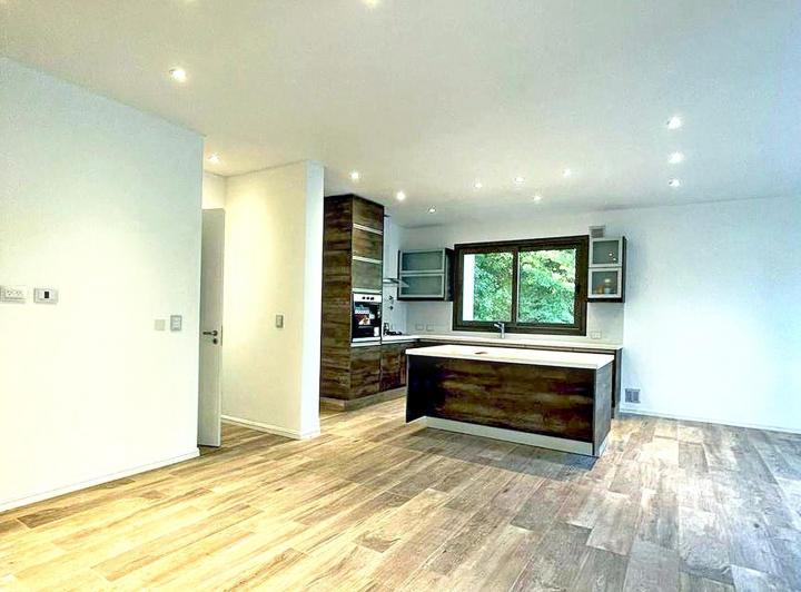Casa · 258m² · 6 Ambientes · 6 Cocheras