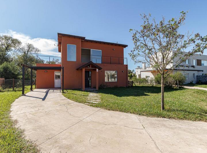 Casa · 175m² · 4 Ambientes · 2 Cocheras