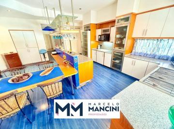 Casa · 690m² · 8 Ambientes · 8 Cocheras · Venta Casa en Saint Thomas Norte 6 Ambientes