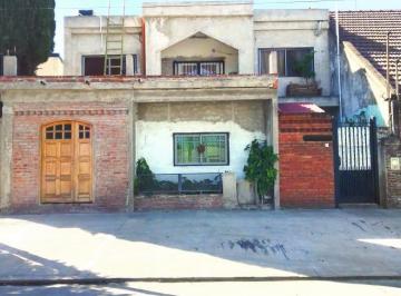 Casa de 8 ambientes, Tres de Febrero · 2 Casas Planta Baja y Primer Piso