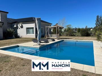 Casa · 250m² · 5 Ambientes · 4 Cocheras · Casa en Barrio Fincas de San Vicente