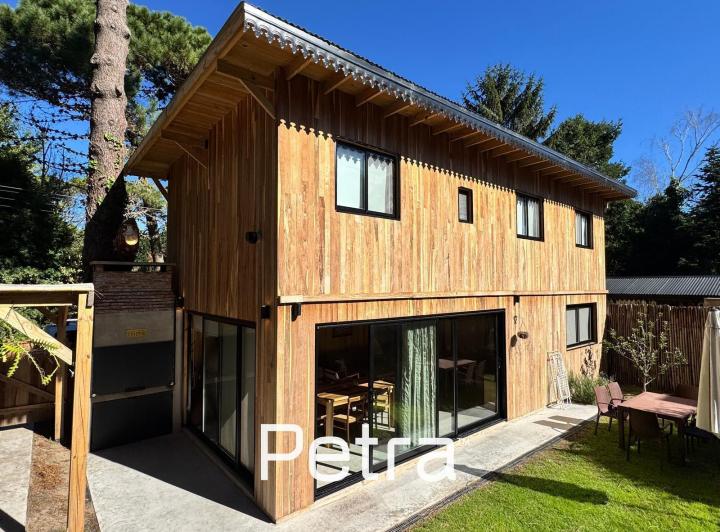 Casa · 142m² · 5 Ambientes · 1 Cochera