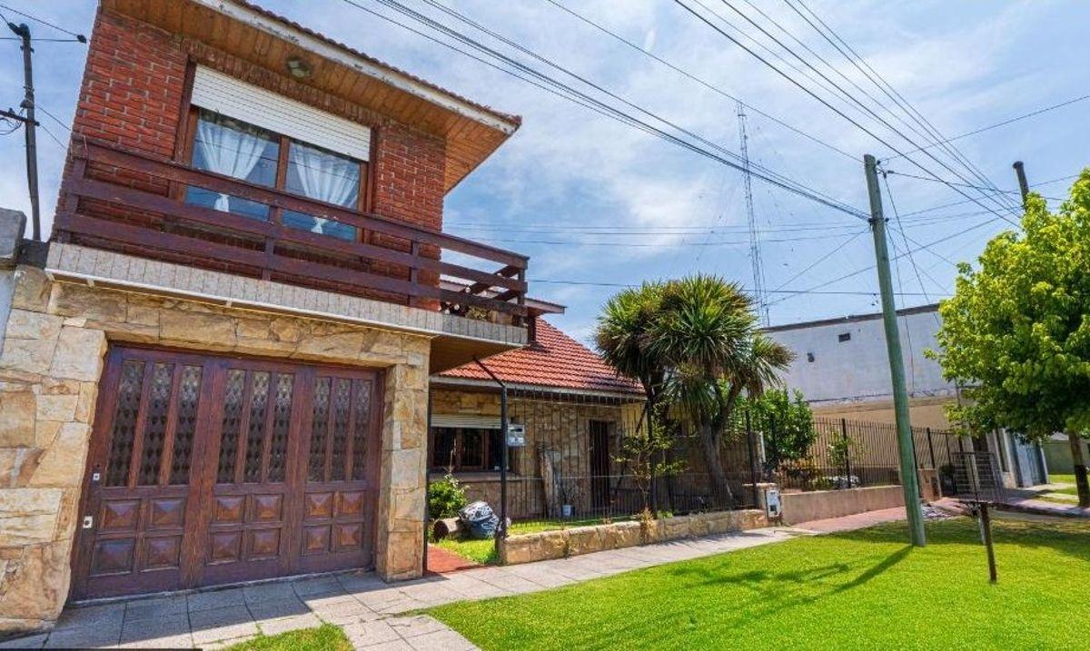 Chalet 5 amb, 230m² con quincho y parque — El Progreso