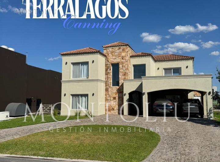 Casa · 260m² · 6 Ambientes · 8 Cocheras